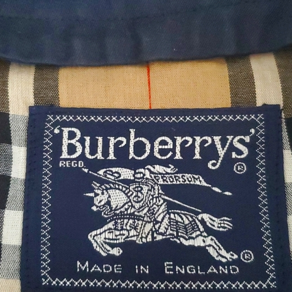 Burberry  Trench coat